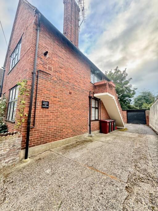 Central Chichester Sanctuary Exterior photo
